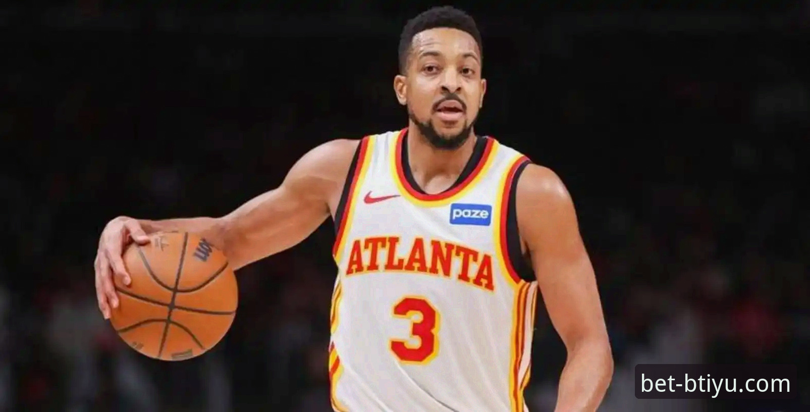 CJ-麦科勒姆续约老鹰最新动态：1年2100万锁定后卫线，球迷在b体育平台热议交易价值